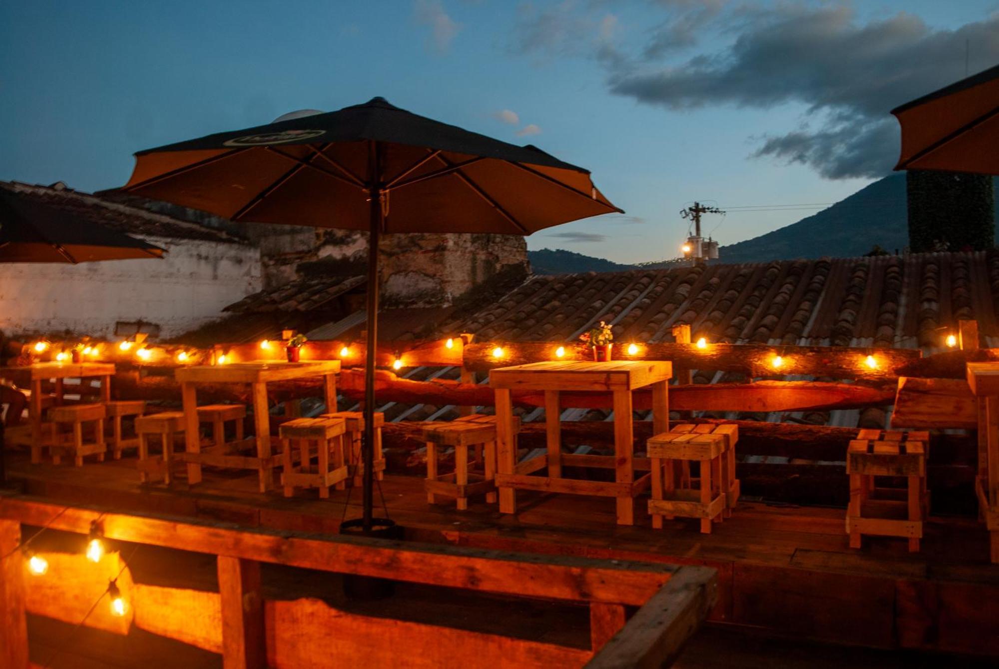 Kamazoztz Hostel And Travel Antigua ภายนอก รูปภาพ