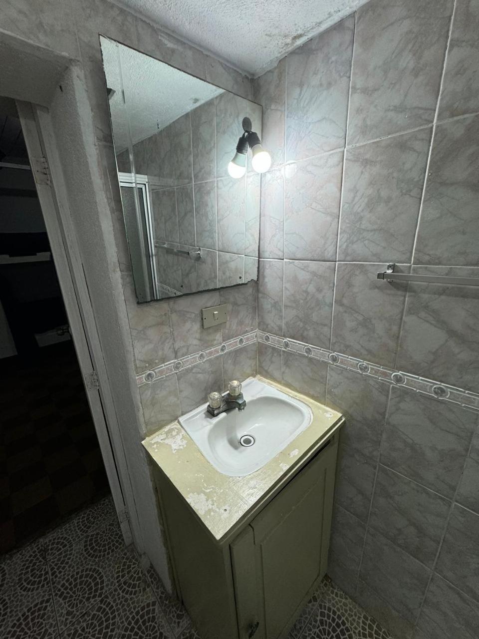 Kamazoztz Hostel And Travel Antigua ภายนอก รูปภาพ