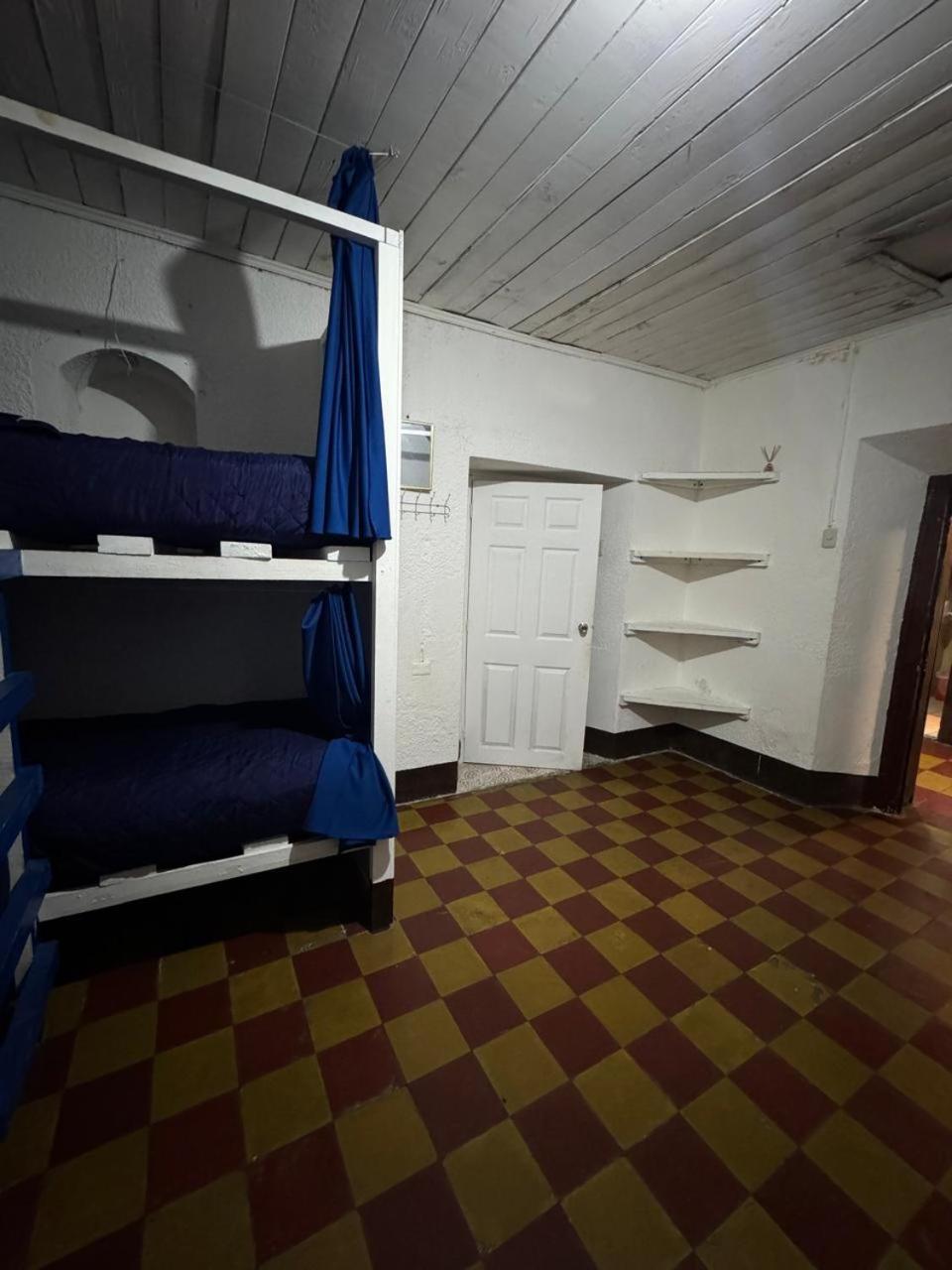 Kamazoztz Hostel And Travel Antigua ภายนอก รูปภาพ