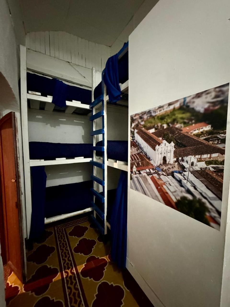 Kamazoztz Hostel And Travel Antigua ภายนอก รูปภาพ