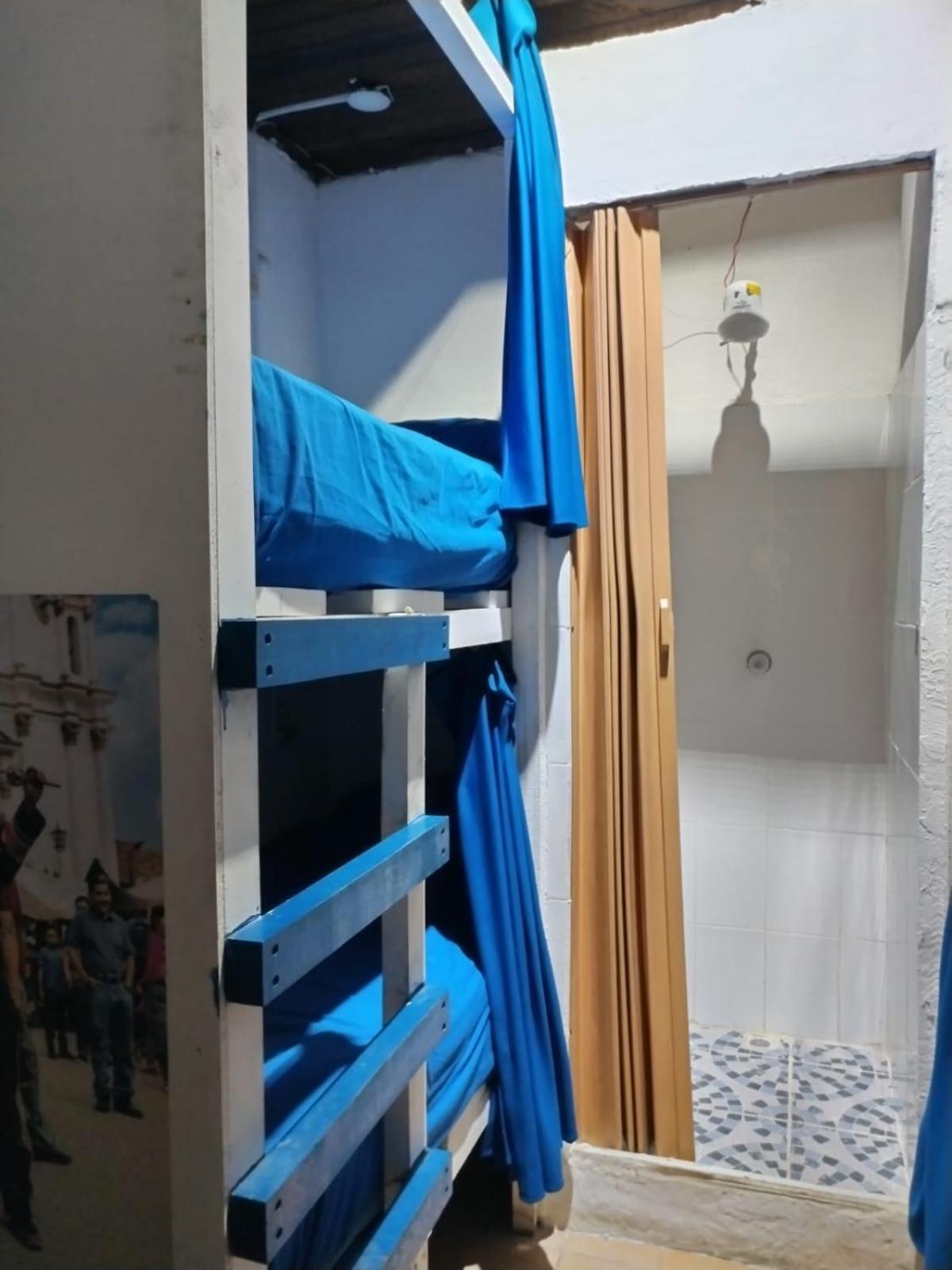 Kamazoztz Hostel And Travel Antigua ภายนอก รูปภาพ